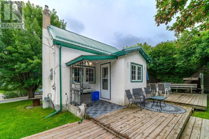 Property Photo:  206 Seventh Street S  ON P9N 1P8 