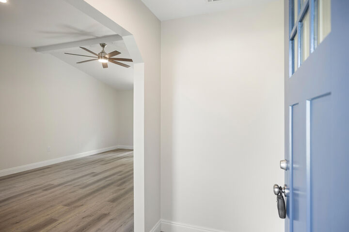 Property Photo: 433 Barbados Way FL 32578