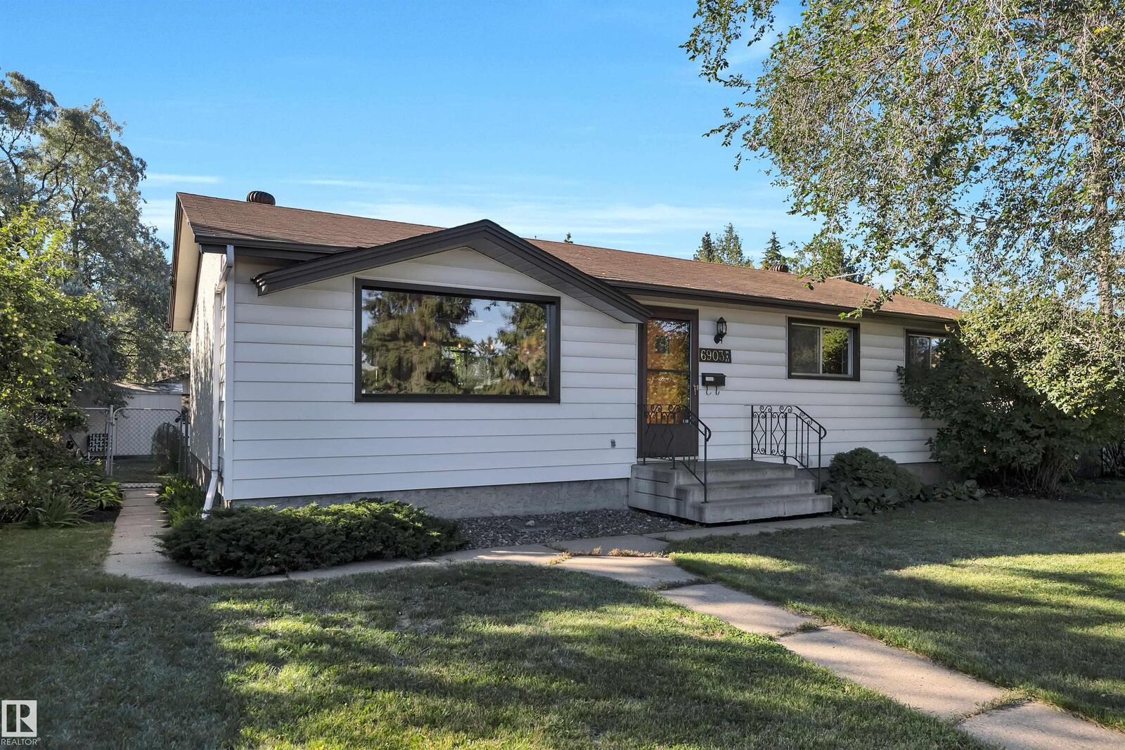 Property Photo: 6903 94B Avenue NW AB T6B 0Z8