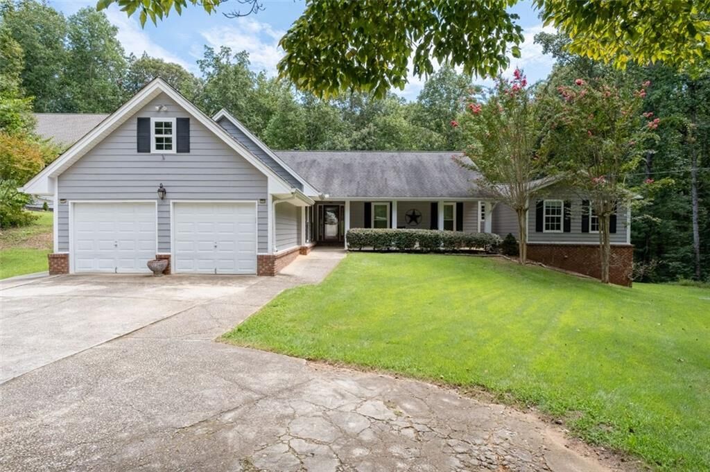 Property Photo: 4692 Yeager Road GA 30135