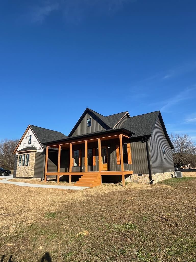 Property Photo: 1304 E Bowers Road GA 30721