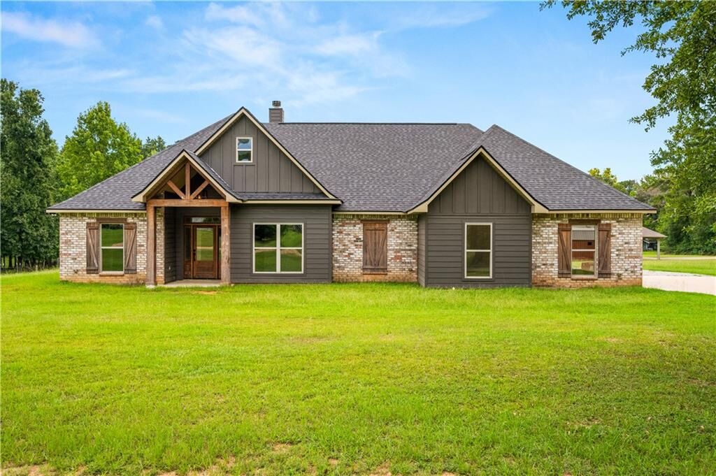 Property Photo:  167 Beeson Road  LA 71467 