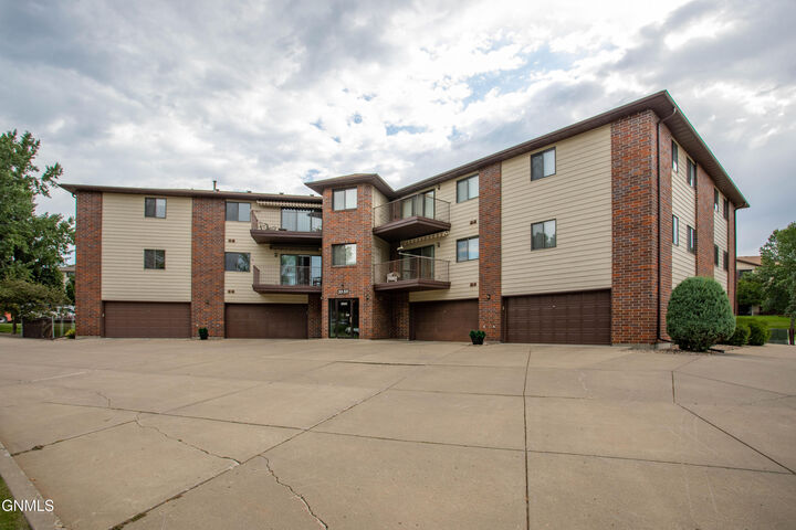 3333 Montreal Street 304  Bismarck ND 58503 photo