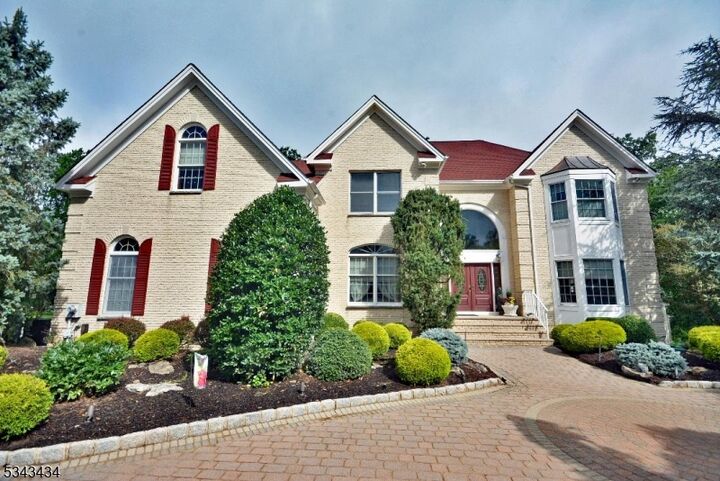 21 Foxglove Dr  Warren Twp. NJ 07059 photo