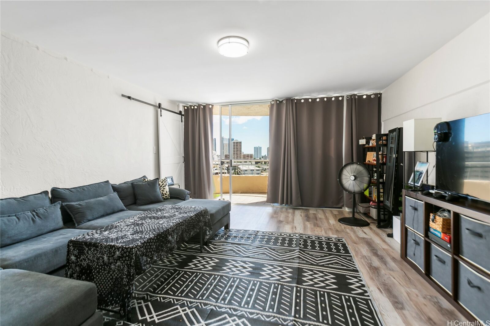 Property Photo: 1447 Kewalo Street 707 HI 96822