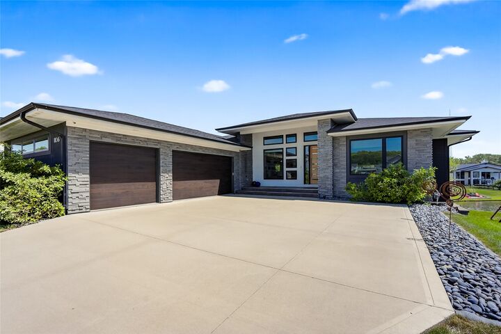 1106 S 100th Street  West Des Moines IA 50266 photo
