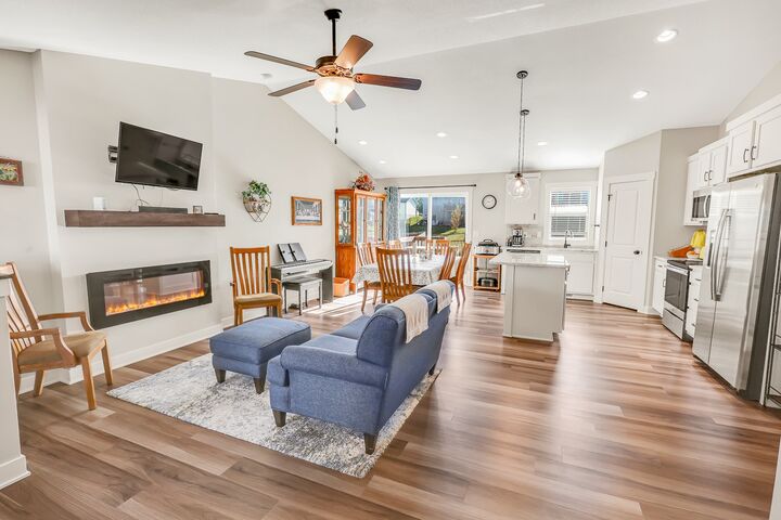 Property Photo: 2317 E 50th Street IA 50317