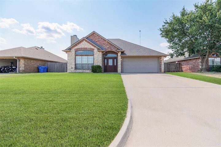 Property Photo:  404 N Mountain Meadow Dr  OK 73527 