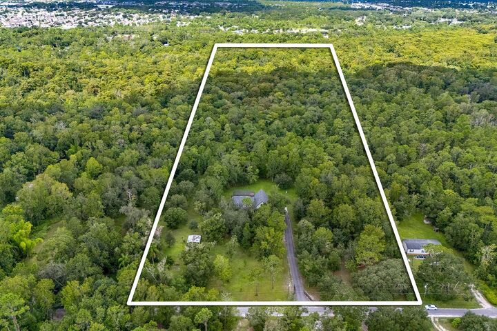 Property Photo:  802 Hamilton Drive  FL 32833 