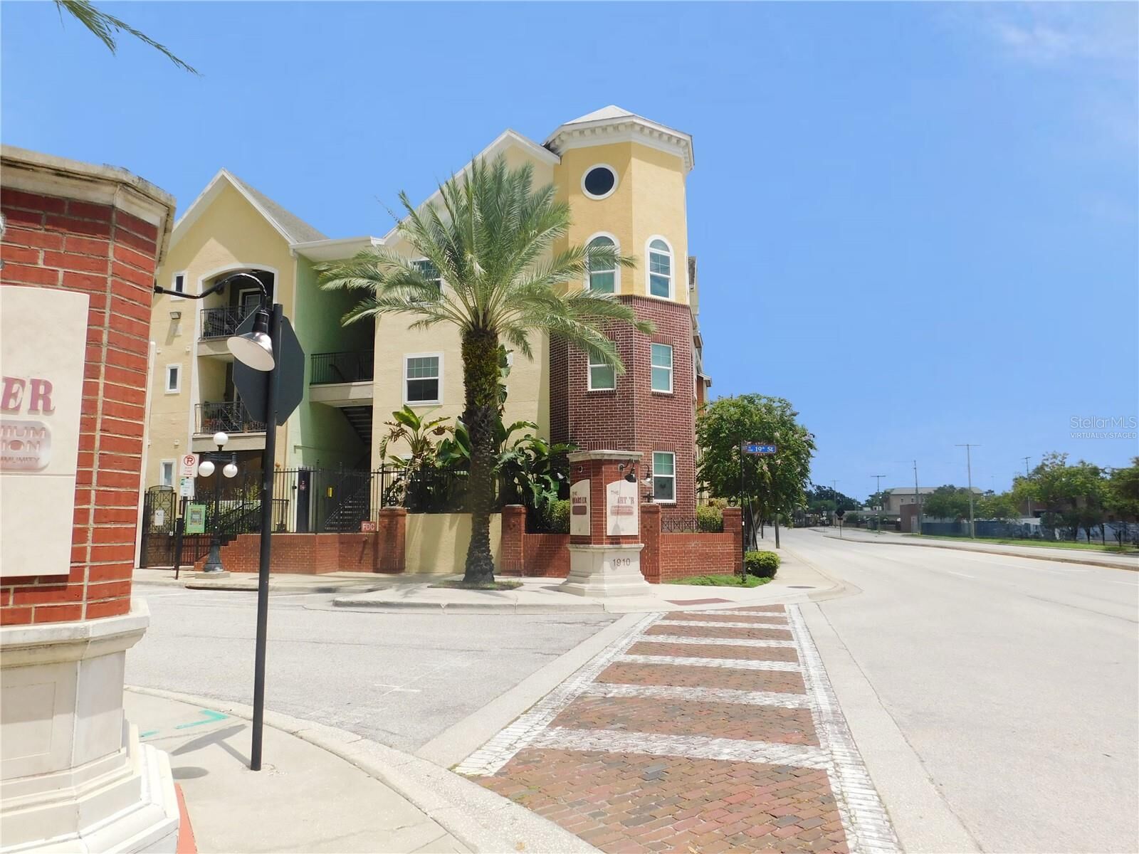 Property Photo: 1910 E Palm Avenue 12202 FL 33605