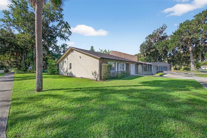 Property Photo:  901 Kingsport Court  FL 32117 