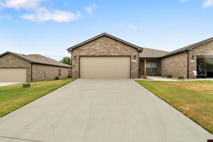 Property Photo: 322 Turnberry Court AR 72653