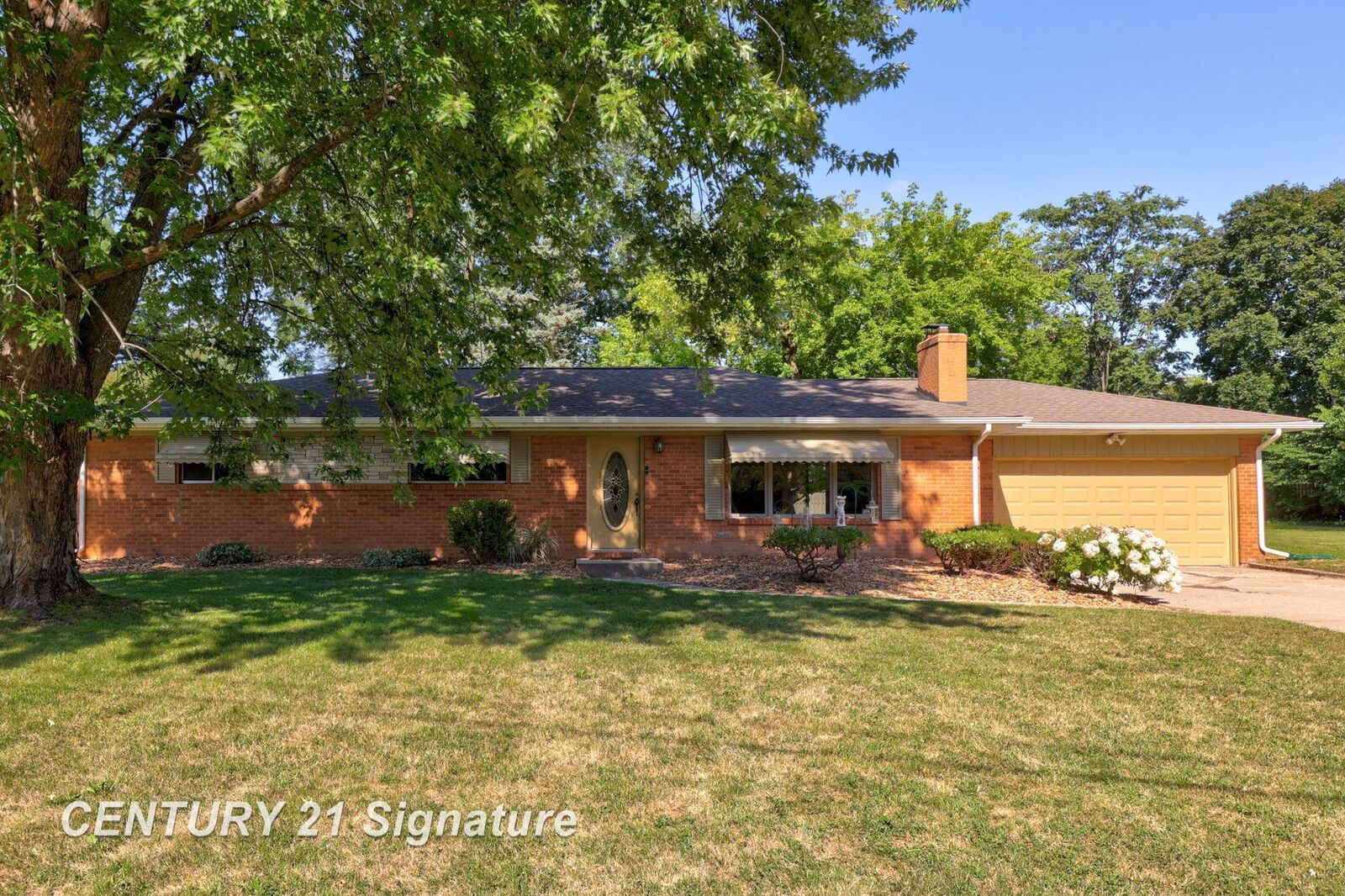 Property Photo:  1466 Sheffield Drive  MI 48638 