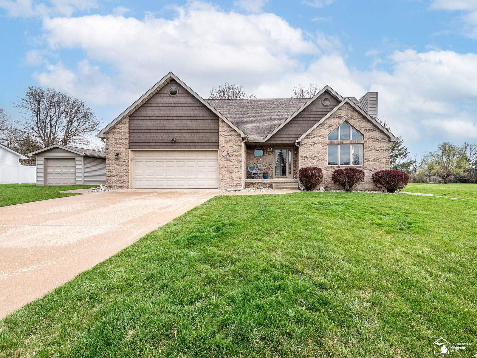 Property Photo: 3074 W Northmor Drive MI 49221