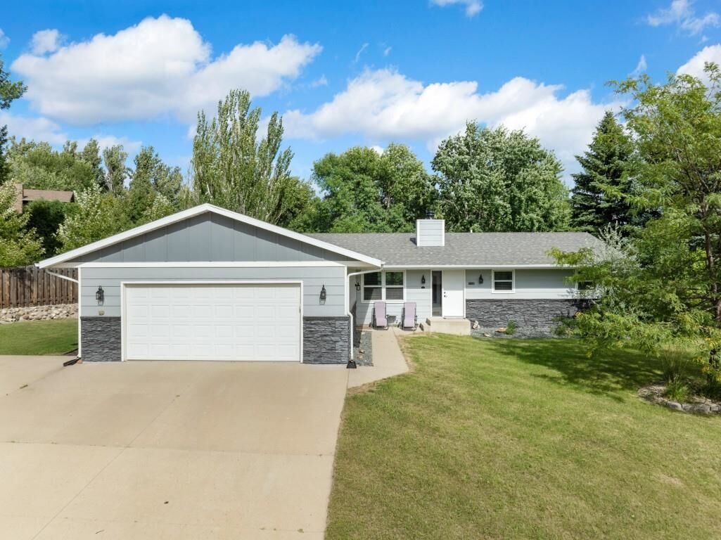 Property Photo:  916 26th St NW  ND 58703 