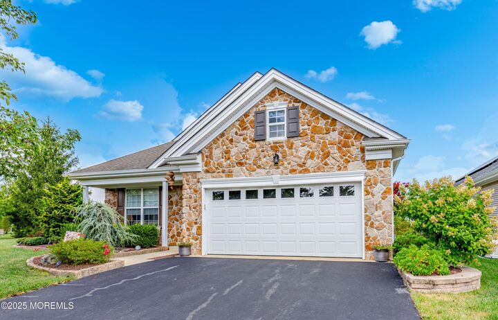 Property Photo: 7 Elmswell Court NJ 08527