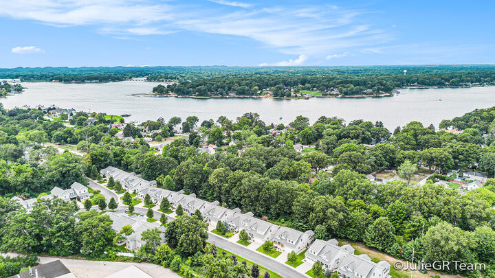 Property Photo:  623 Parkview Avenue  MI 49456 