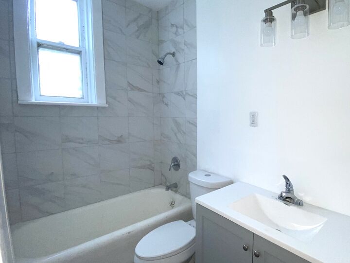 Property Photo: 6712 S Wabash Avenue 1 IL 60637