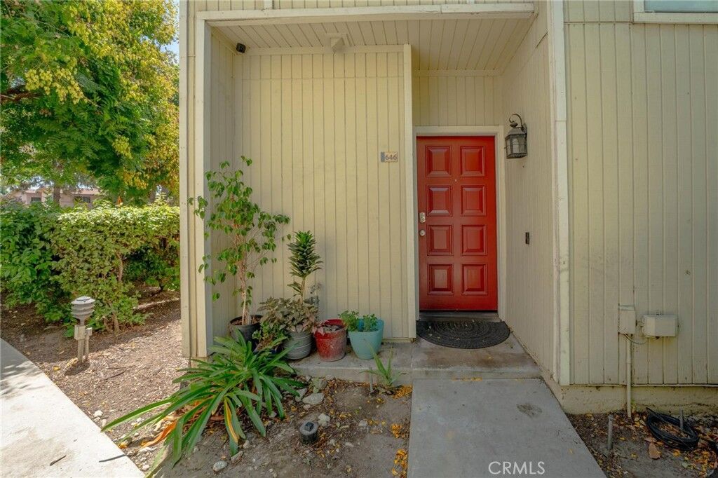 Property Photo:  646 Sycamore Avenue 18  CA 91711 