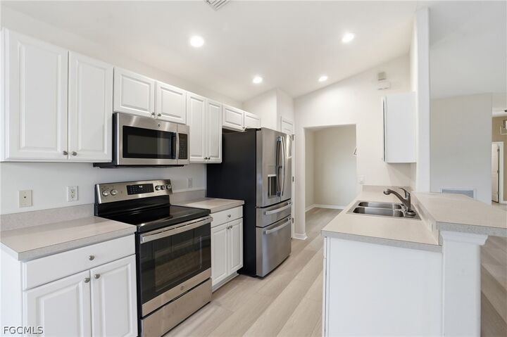 Property Photo:  10055 Oakhurst Way  FL 33913 