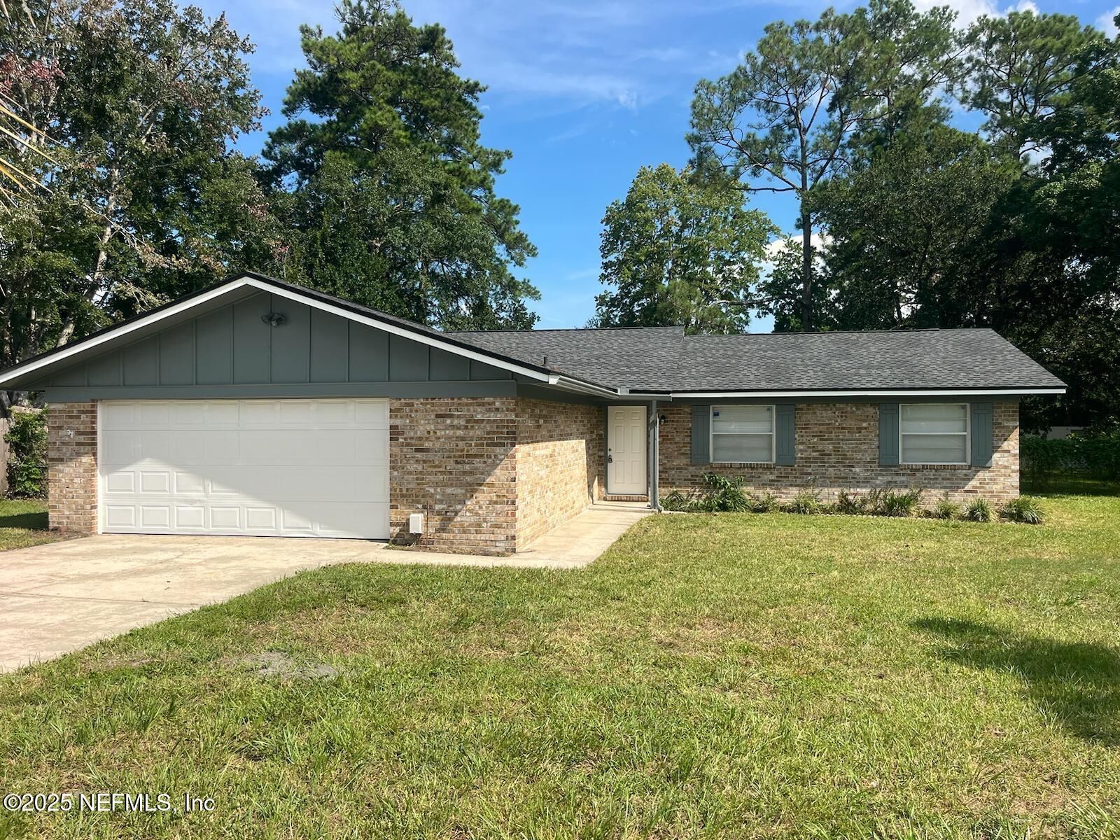 Property Photo: 8566 Pebble Street FL 32221