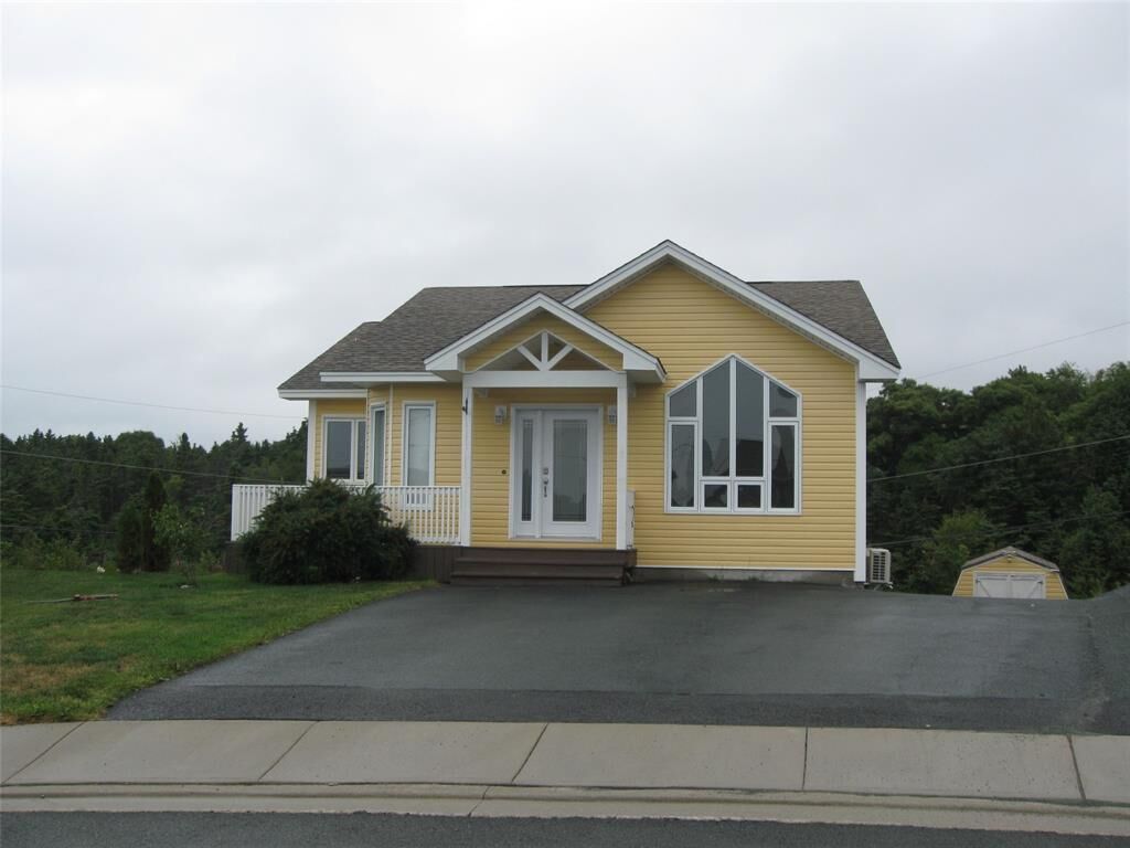 Property Photo: 15 Maple Ridge Place NE A1W 0E1