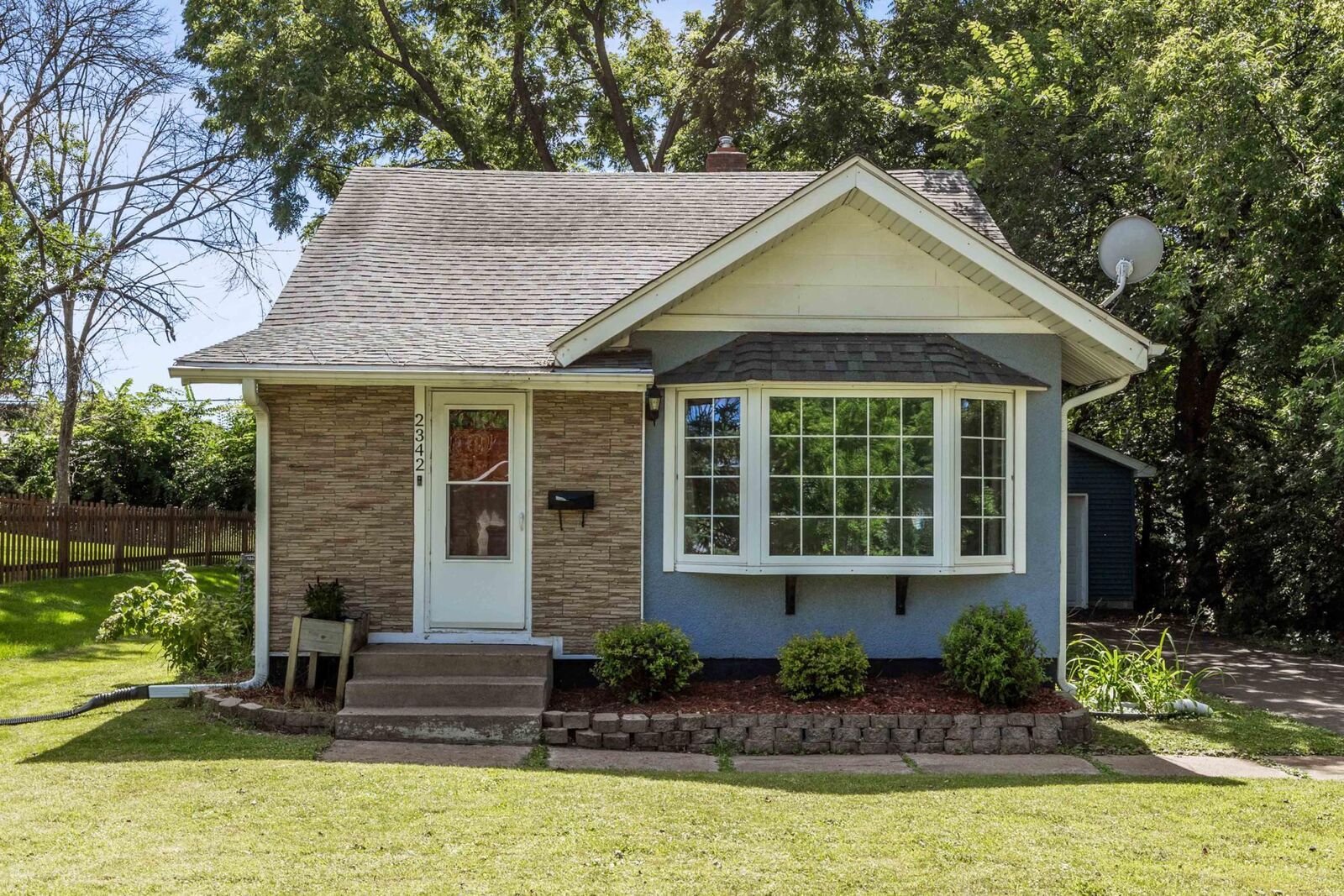 Property Photo: 2342 South Avenue E MN 55109