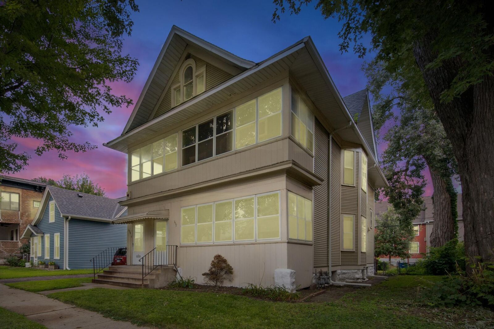 Property Photo:  652 Dayton Avenue  MN 55104 