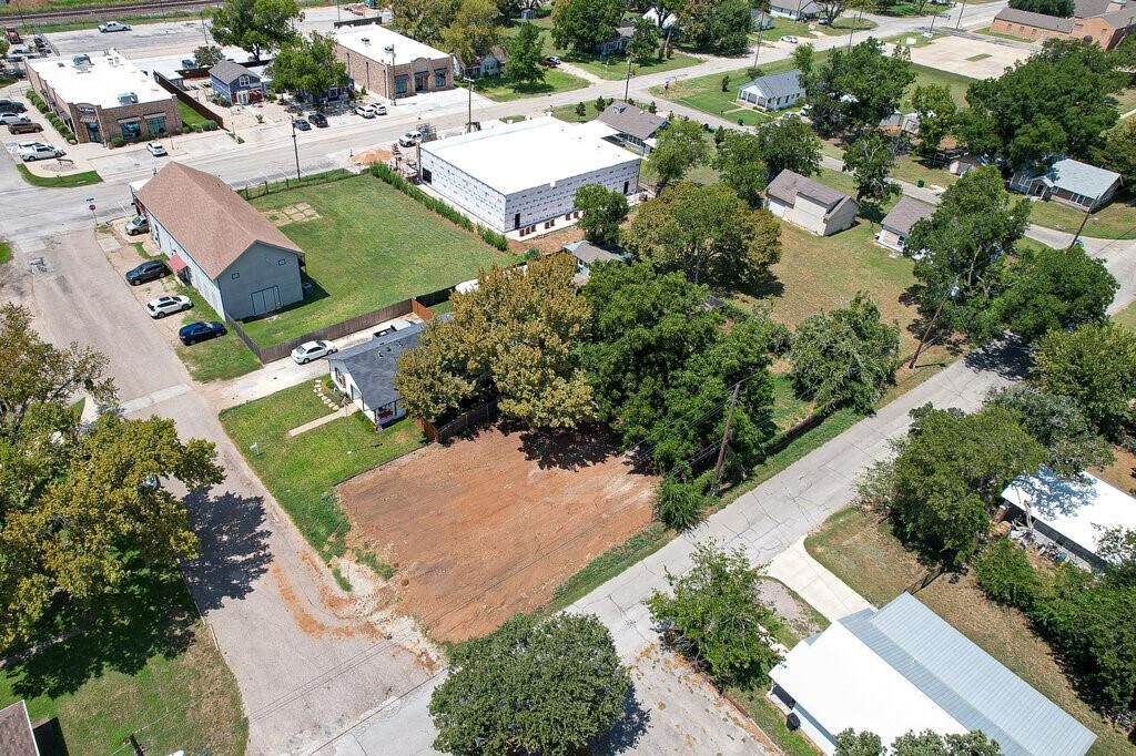 Photo de la propriété:  107 E 10th Street  TX 76058 