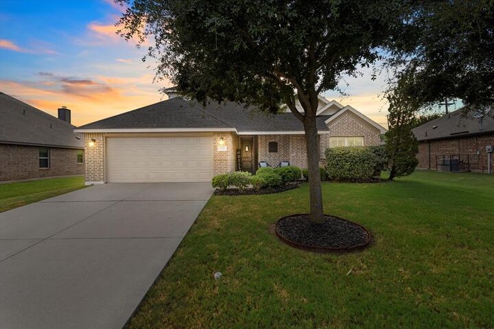 Property Photo: 121 Sierra Drive TX 75167