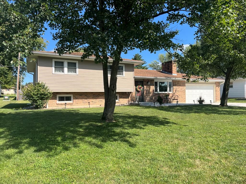 Property Photo: 1721 Deringer MO 64601