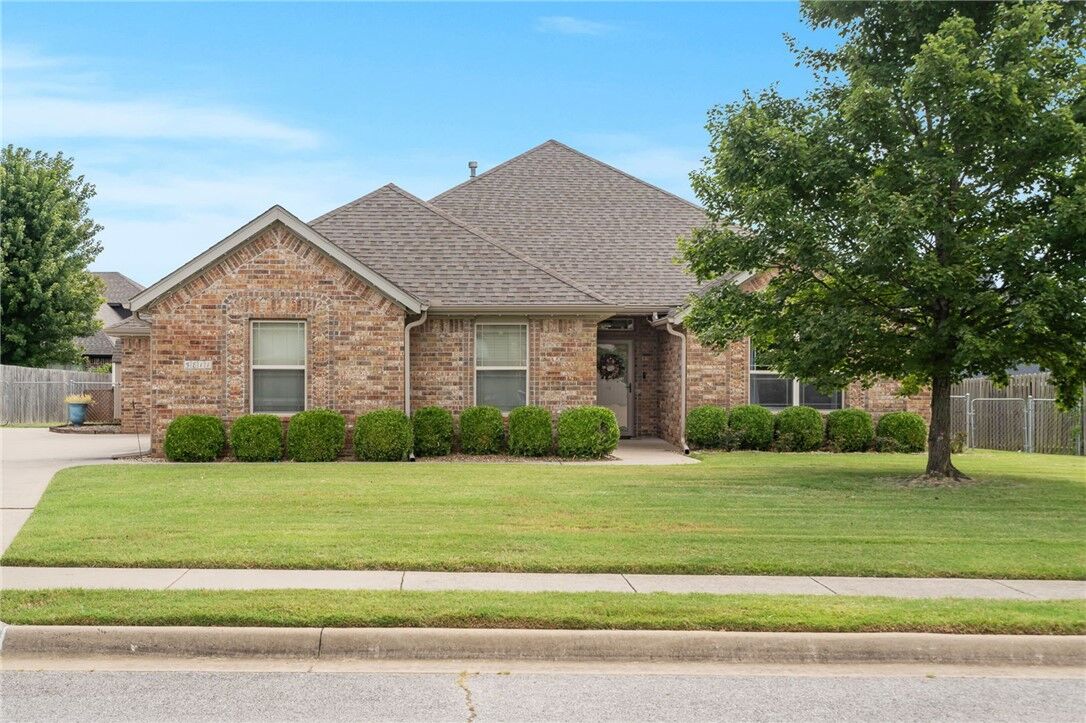 Property Photo: 5811 S 67th Street AR 72718