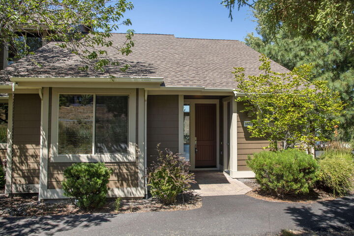 Property Photo: 10681 Village Loop OR 97756