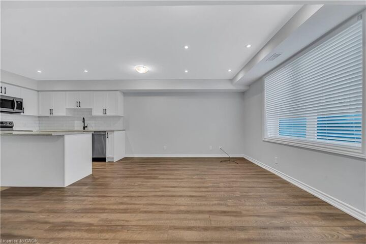 Property Photo: 235 Chapel Hill Drive 11 ON N2R 1N3
