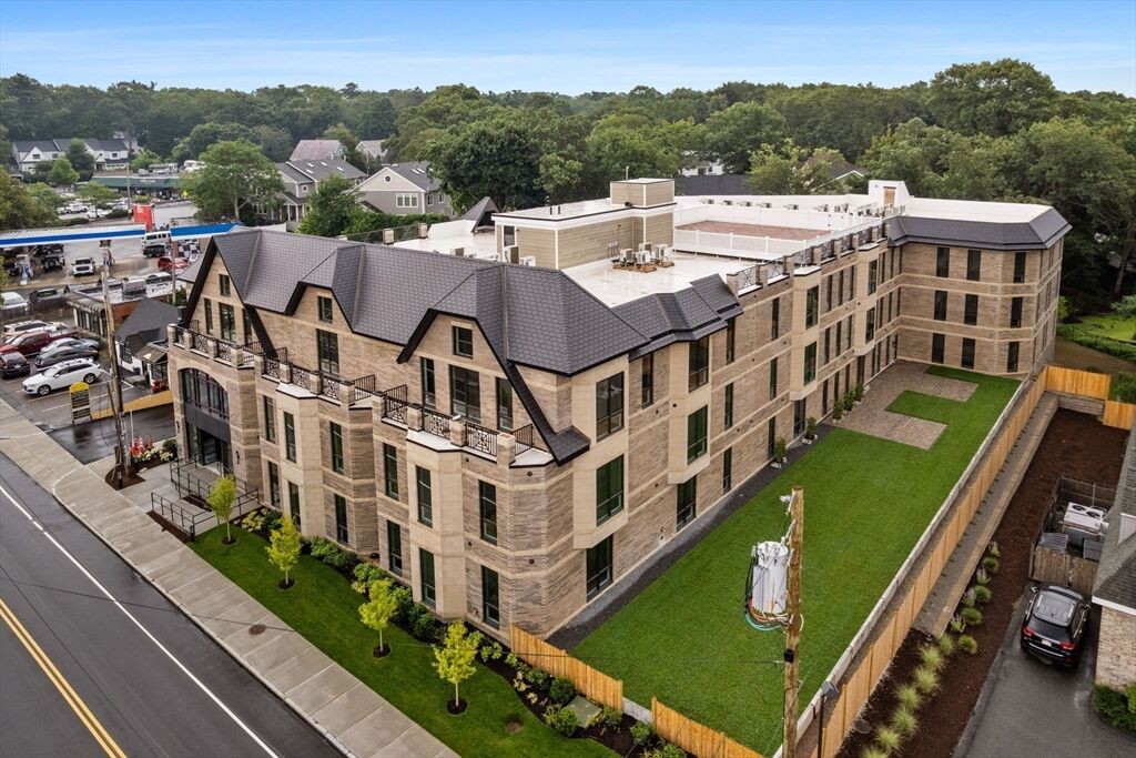 Property Photo:  1114 Beacon St. 103  MA 02461 