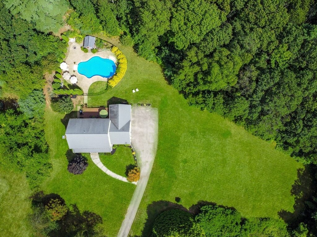 Property Photo:  7 Ashley Ln  MA 01860 