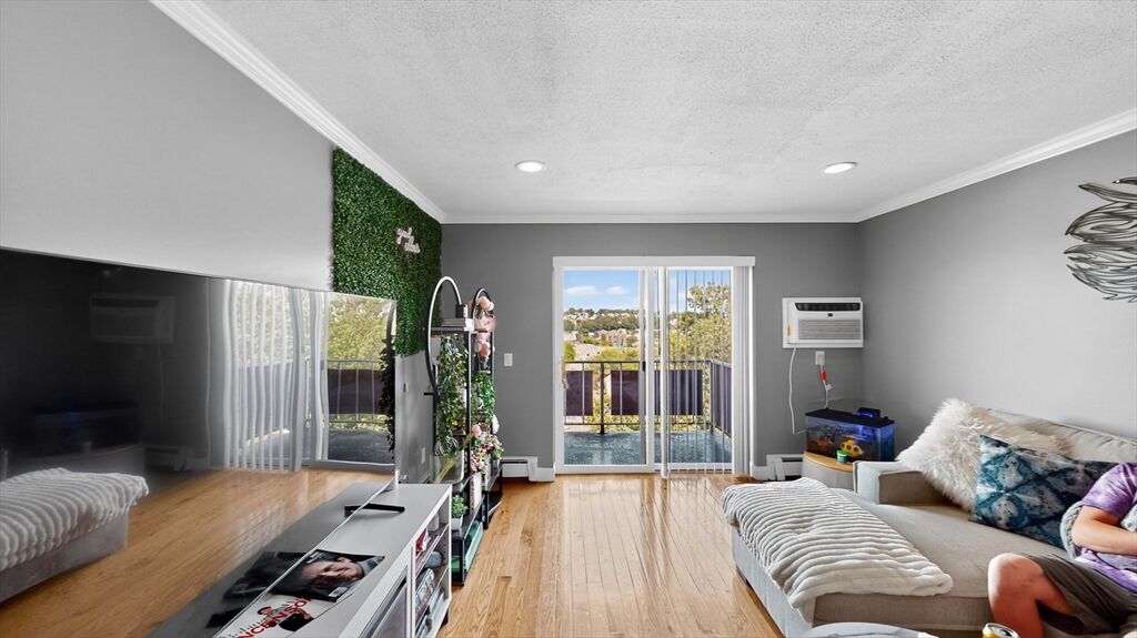 Property Photo:  70 Warren Ave 4-1  MA 02150 