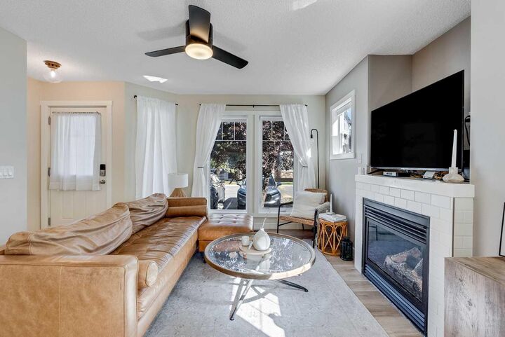 Photo de la propriété:  2445 Kingsland Road SE 2401  AB T4A 0B9 