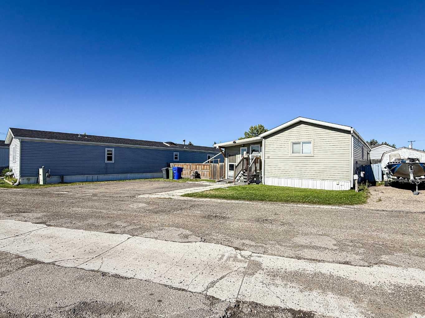 Property Photo:  5800 46 Street 13  AB T4H 1G7 
