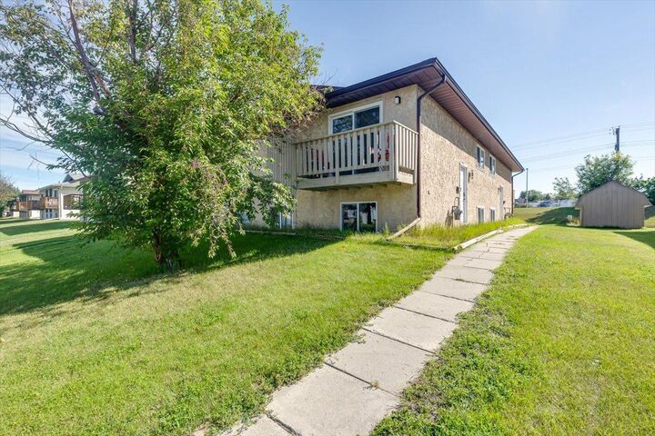 Property Photo: 29 Eastman Crescent AB T4R 1X4