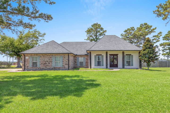 Property Photo: 111 Carol Dr LA 70657