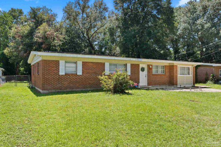 Property Photo: 6022 Syrcle Ave FL 32570