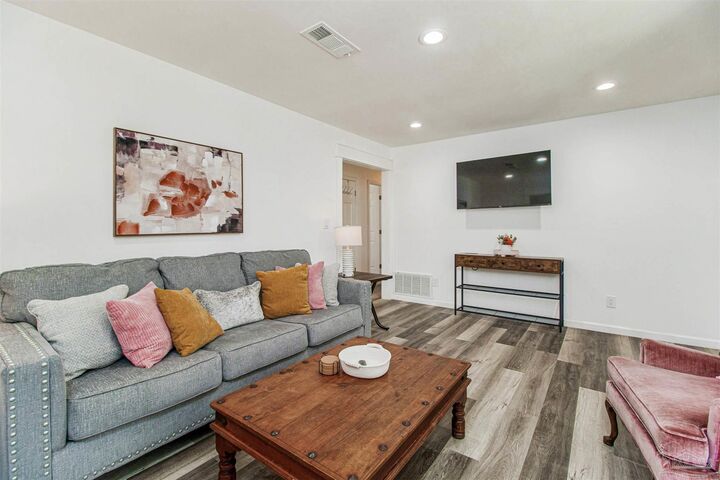 Property Photo:  100 Mango St  FL 32503 