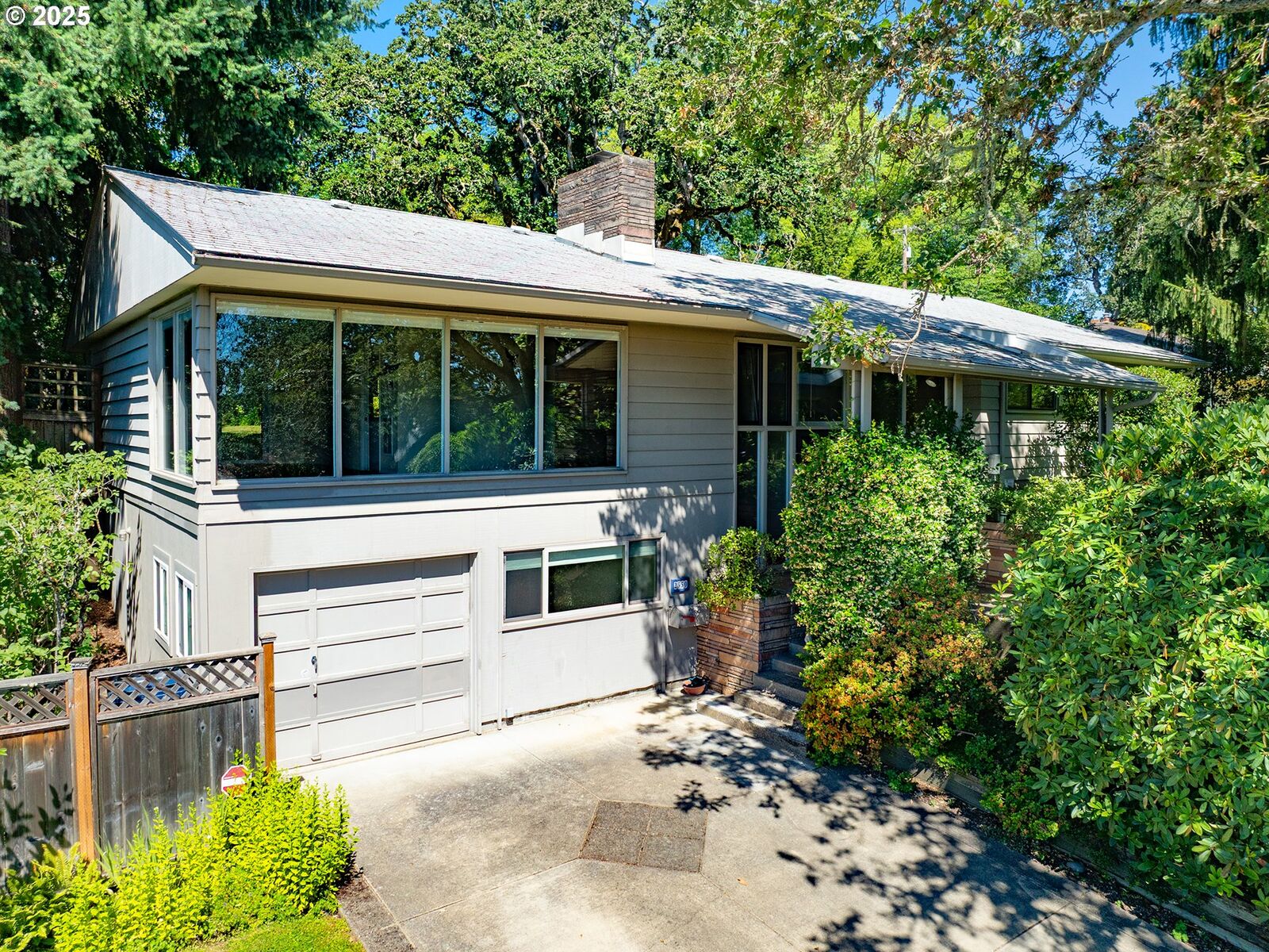 Property Photo: 2550 Lincoln St OR 97405