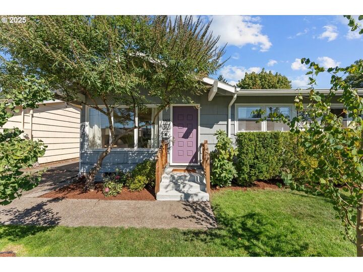 Property Photo: 4406 NE 62nd Ave OR 97218