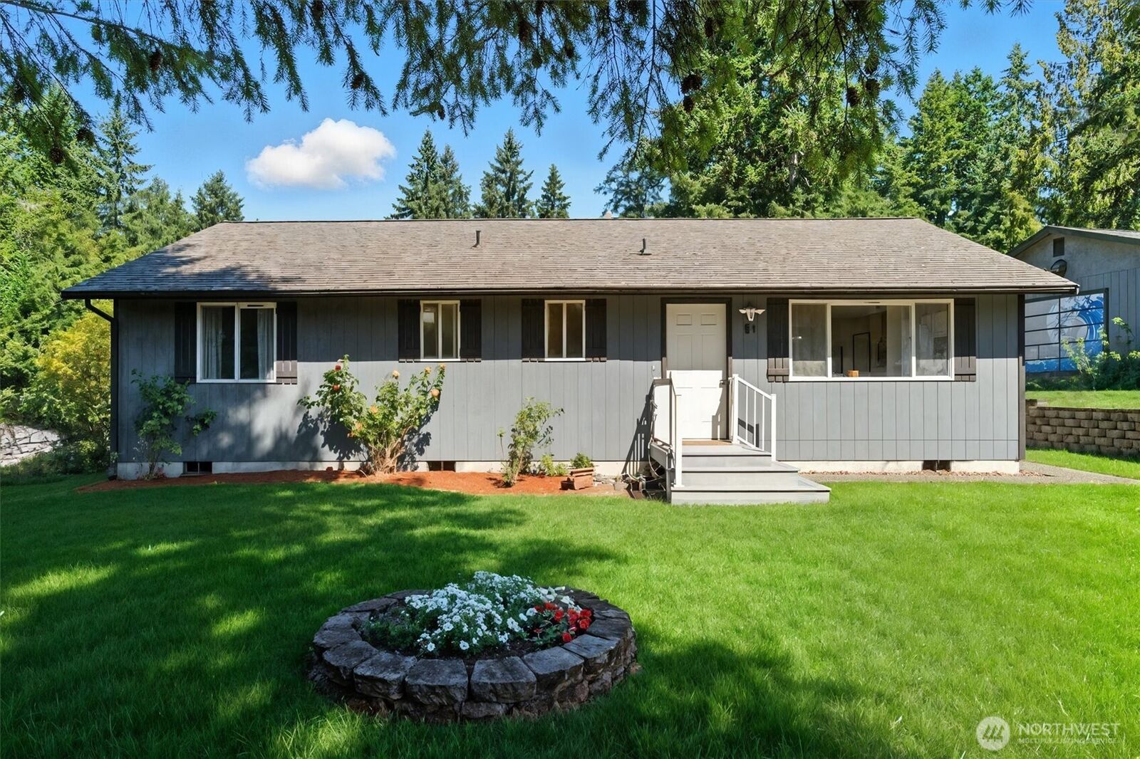 Property Photo: 61 NE Wanda Court WA 98528
