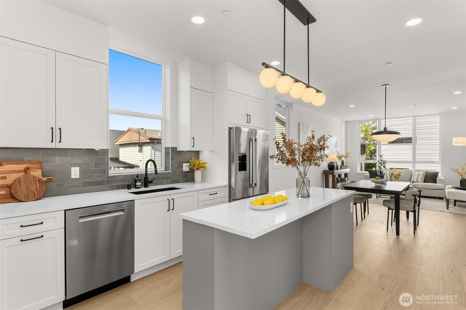 Property Photo: 1627 B 21st Avenue WA 98122