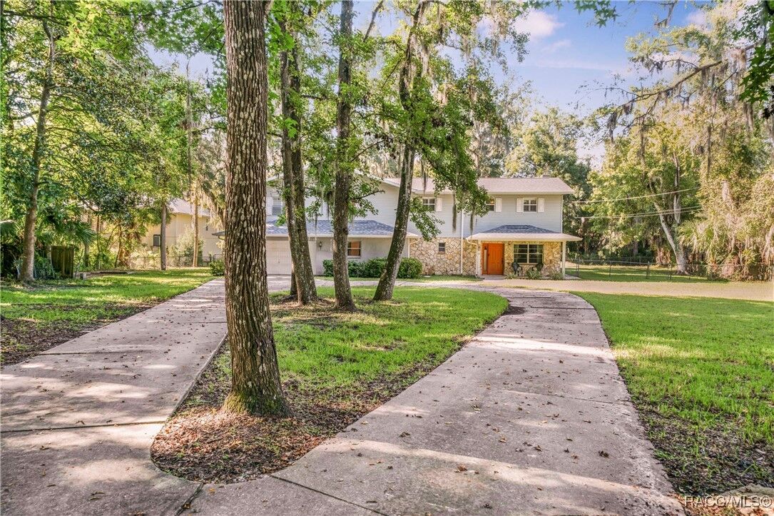 Property Photo: 6 Winding River Lane FL 34449