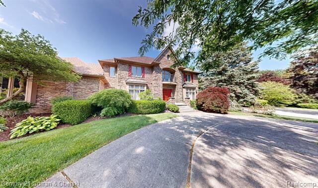 Property Photo: 29918 Kenloch Dr MI 48331