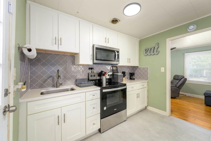 Property Photo:  629 N Summit St  KS 67042-1560 